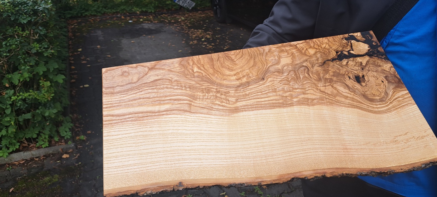 Garderobe aus Esche mit Naturkante